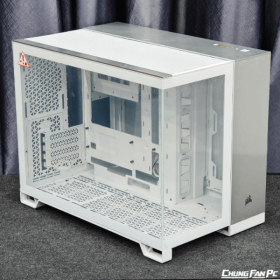 iCUE-LINK-2500X-White_Satin-Gray-Aluminum-Glass-3